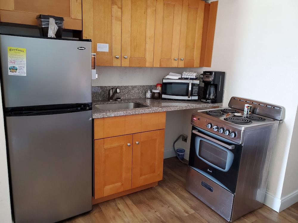 Deluxe King with Kitchen photo 2
