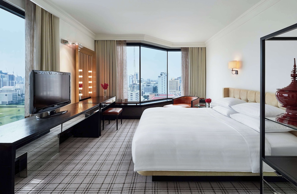 Executive Suite, 1 King Bed (Grand) thumbnail 5