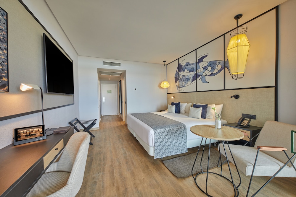 Double Room, Pool Access (Preferred Club) - Photo 2