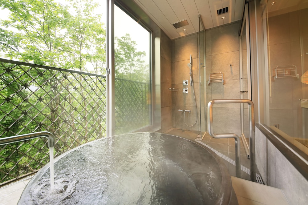 Queen Room With Hot Spring, Non Smoking photo 3