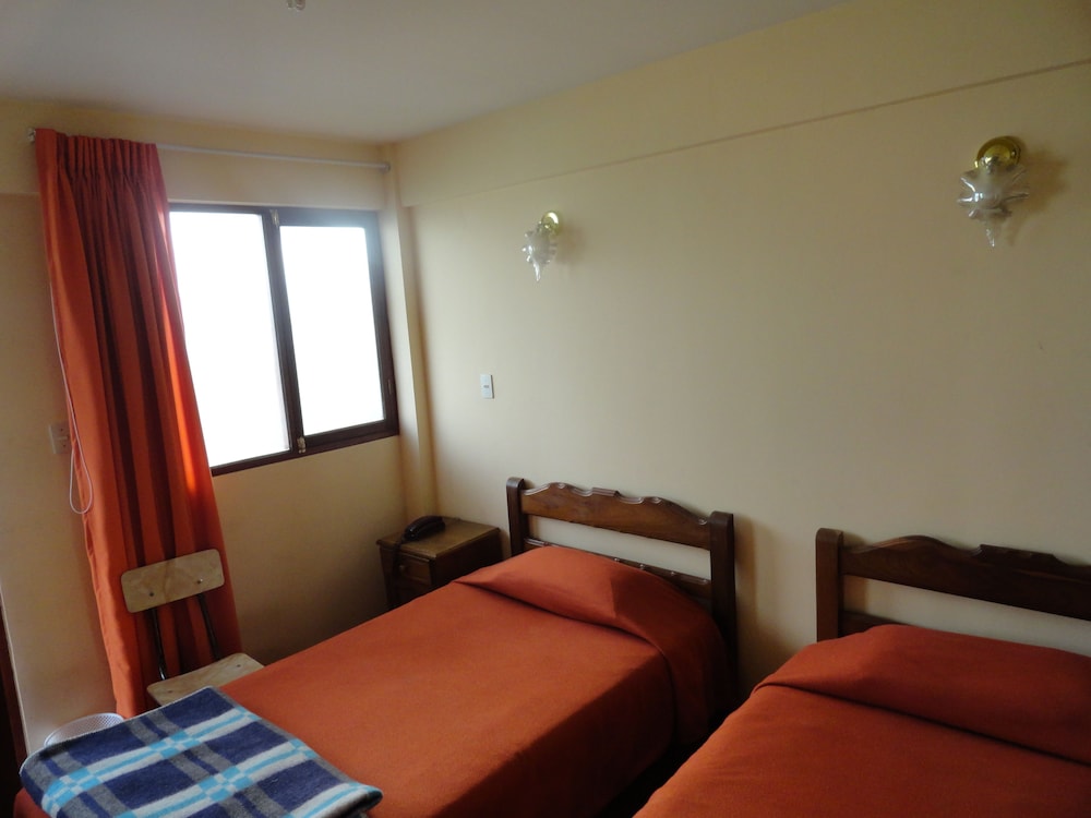Basic Twin Room, 2 Twin Beds photo 3