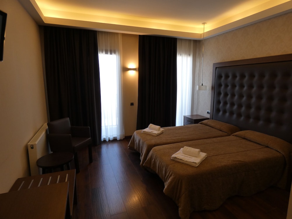 Standard Twin Room - Photo 12