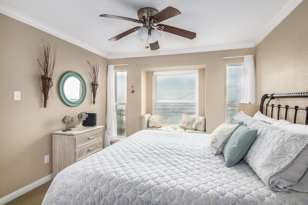 Condo, 2 Bedrooms