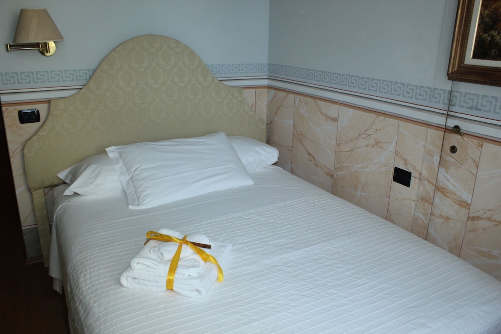 Basic Single Room photo 3