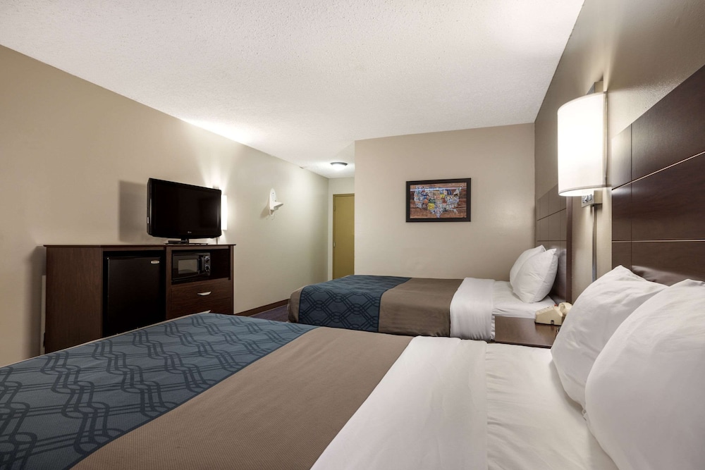 Standard Room, 2 Double Beds, Non Smoking (No Pets) photo 2