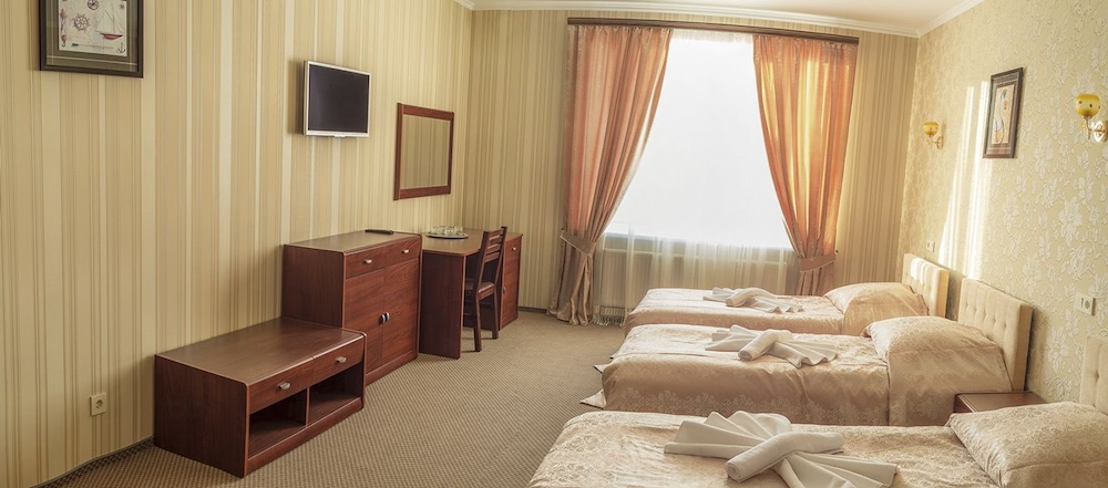 Standard Room, 3 Twin Beds photo 2