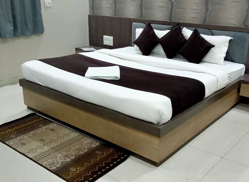 Executive Room - Photo 6