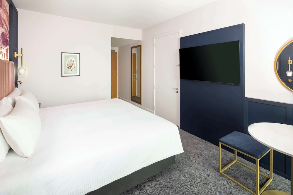 Superior Room, 1 King Bed photo 2