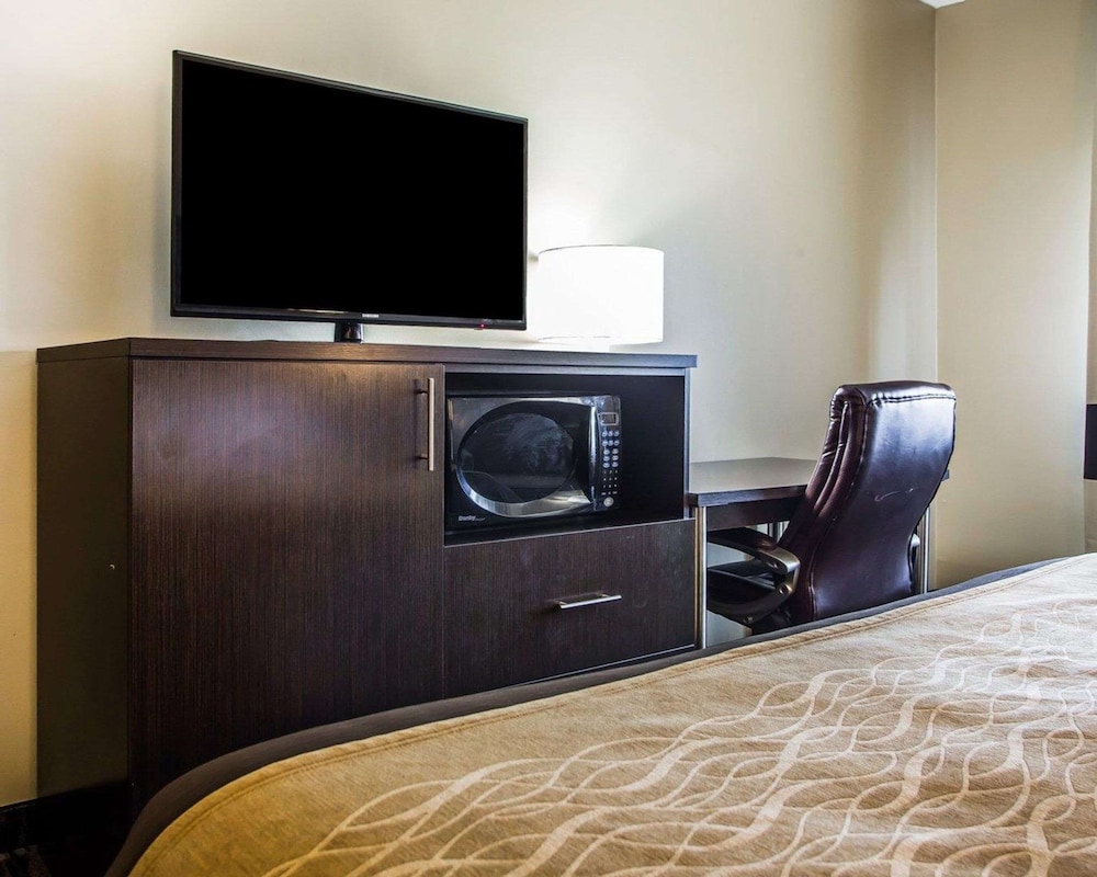 Standard Room, 1 King Bed, Non Smoking - Photo 2