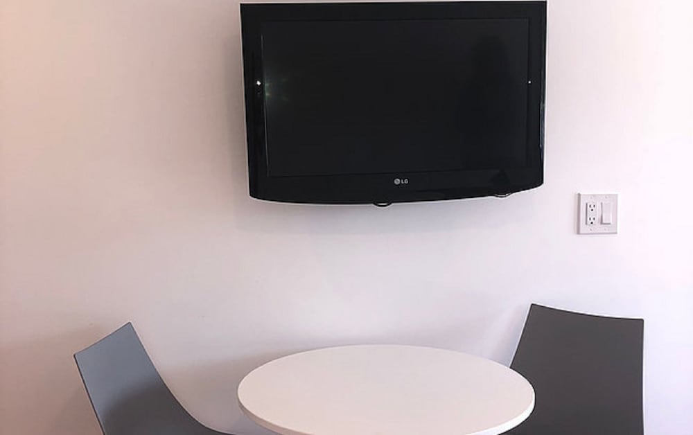 Standard Room, 1 King Bed, Accessible - Photo 3