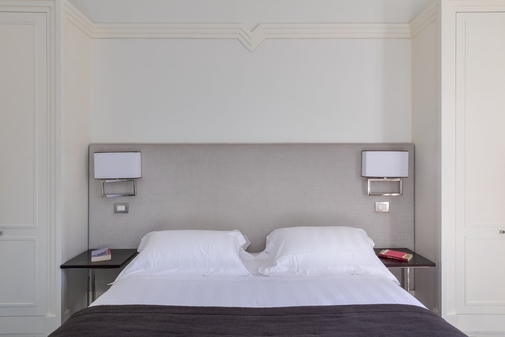 Deluxe Double or Twin Room, City View, Annex Building thumbnail 5
