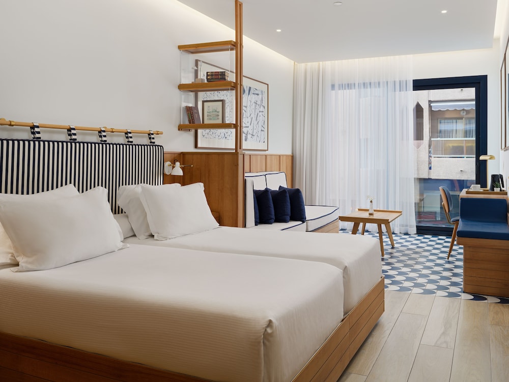 Junior Suite (2 adults + 2 children)