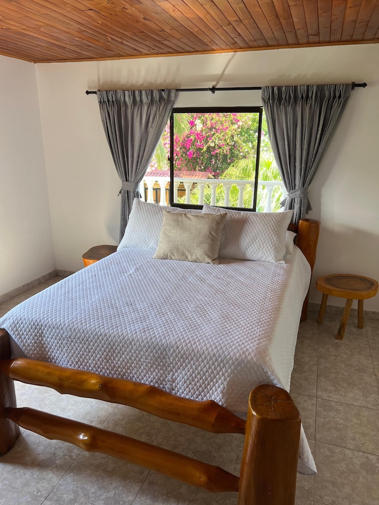 House, 5 Bedrooms, Accessible, Smoking photo 1
