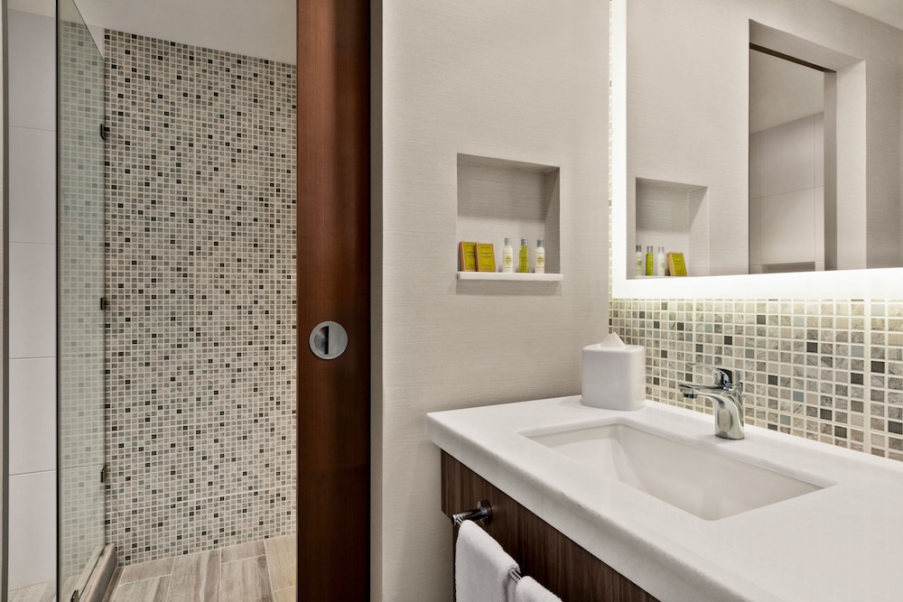 Available room thumbnail 5