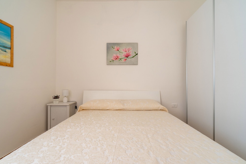 Basic Apartment photo 1