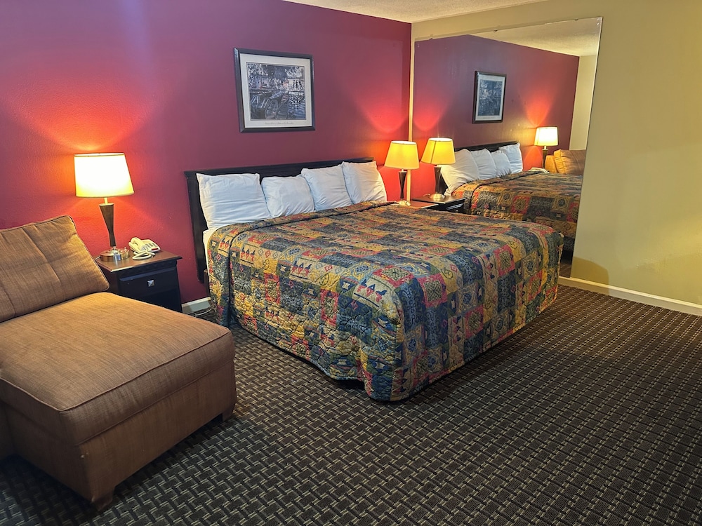 Royal Suite, 1 King Bed, Jetted Tub, City View photo 3