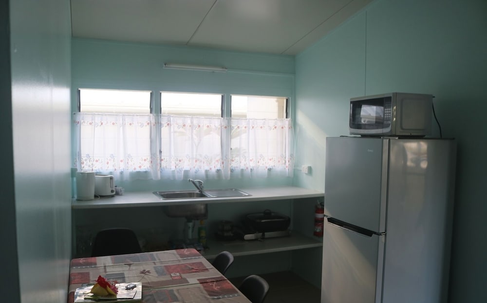 2 Bedrooms Beachfront Bungalow photo 2