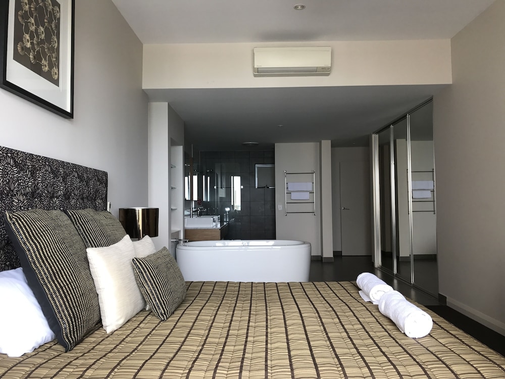 1 Bedroom Apartment Ocean View photo 2