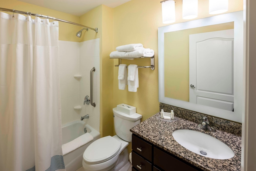 Studio, 1 King Bed (Mobility Accessible, Tub) photo 3