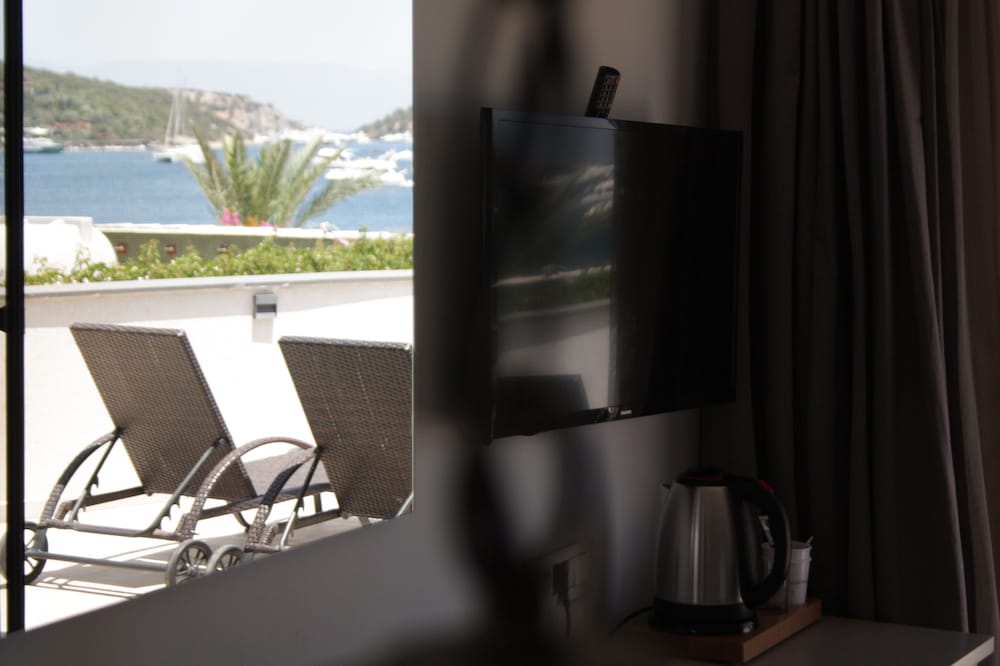 Honeymoon Room, Sea View photo 3