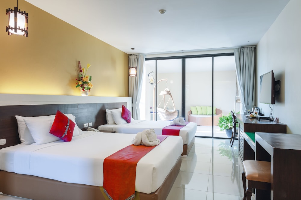Jacuzzi Suite with 2 Queen Bed