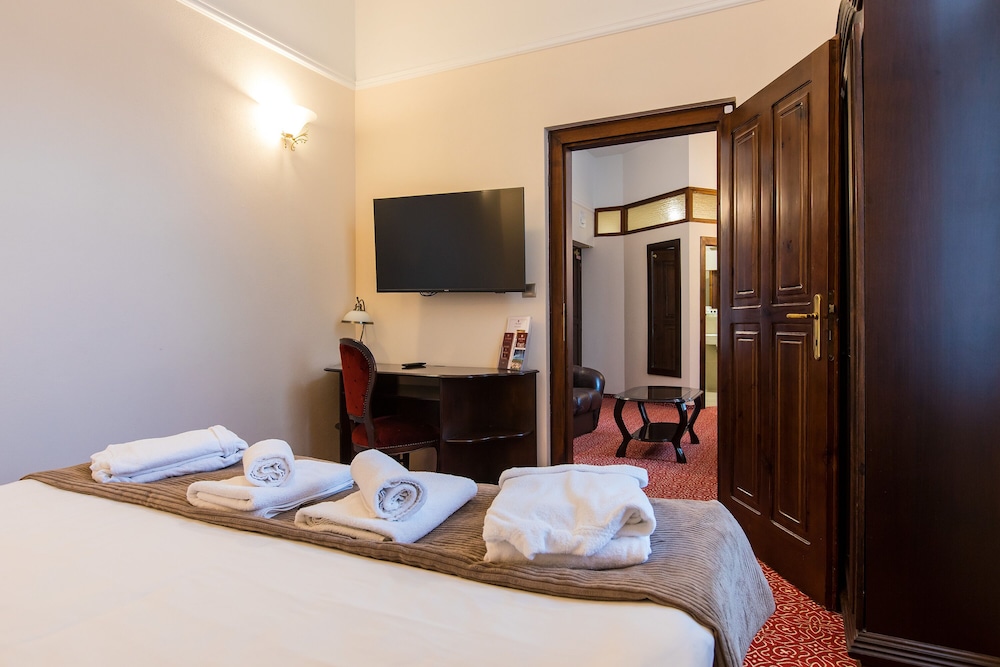 Deluxe Quadruple Room, 2 Bedrooms, Hill View, Mountainside photo 2