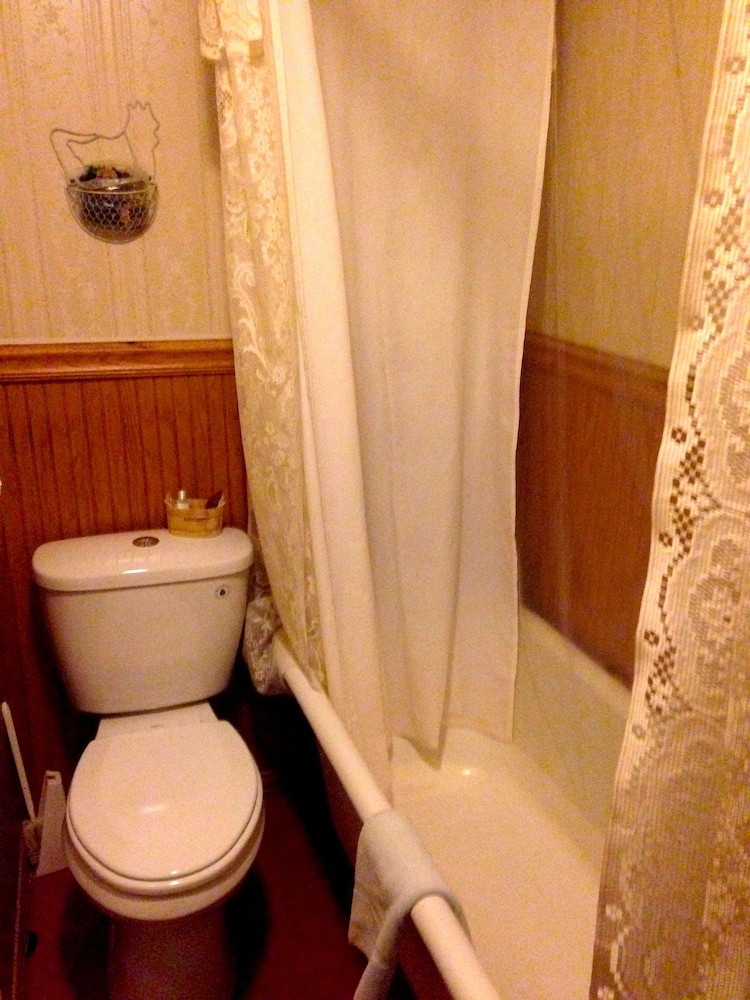 Standard Room (Shared Bathroom no pets) photo 3