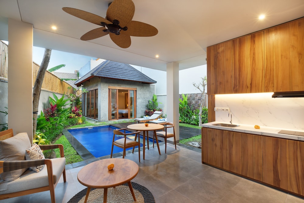 Grand 1 Bedroom Villa with Private Pool and Bath tub thumbnail 6