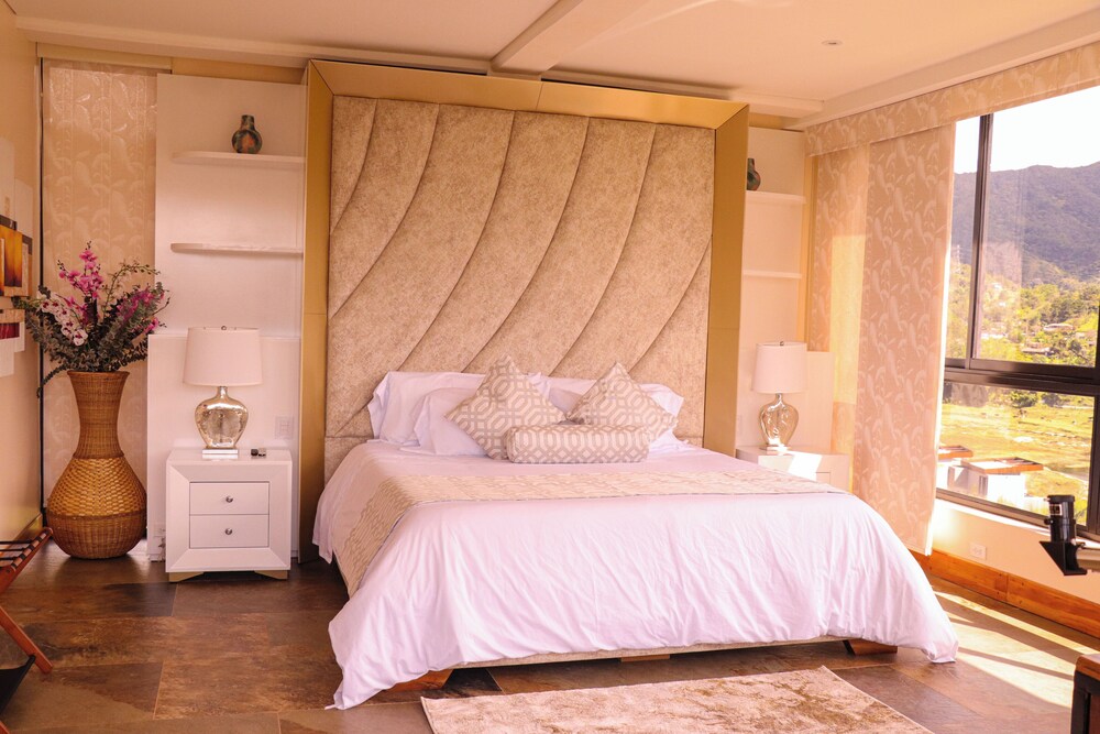 Deluxe Suite, Balcony, Lake View