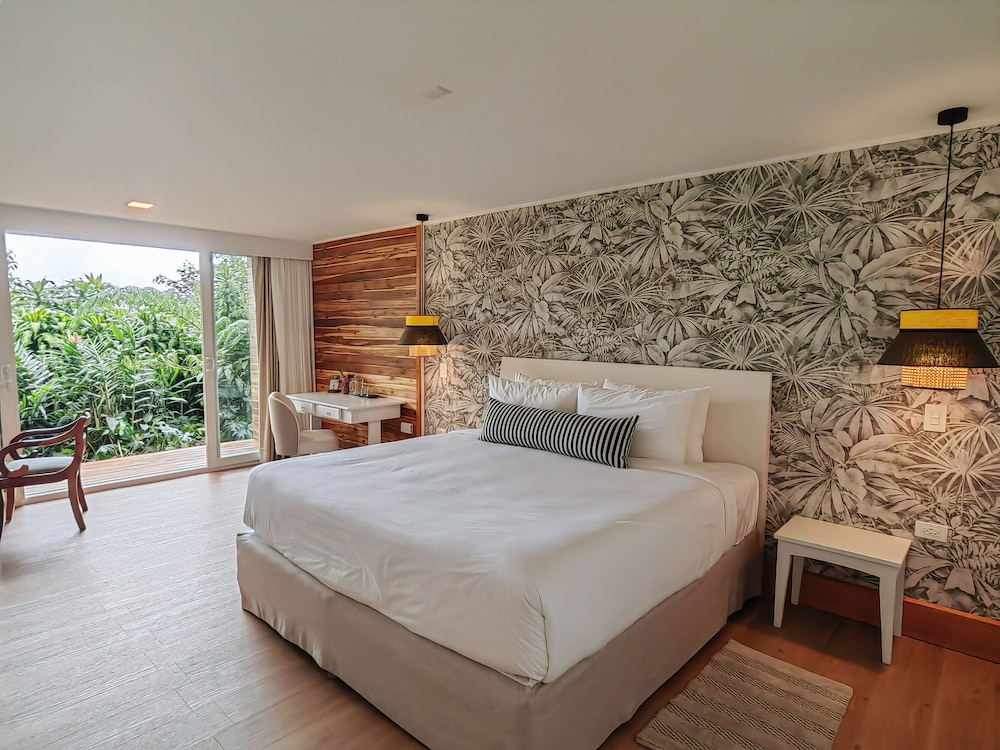 Toucanet Downstairs Rooms - 1 King Bed - Photo 1