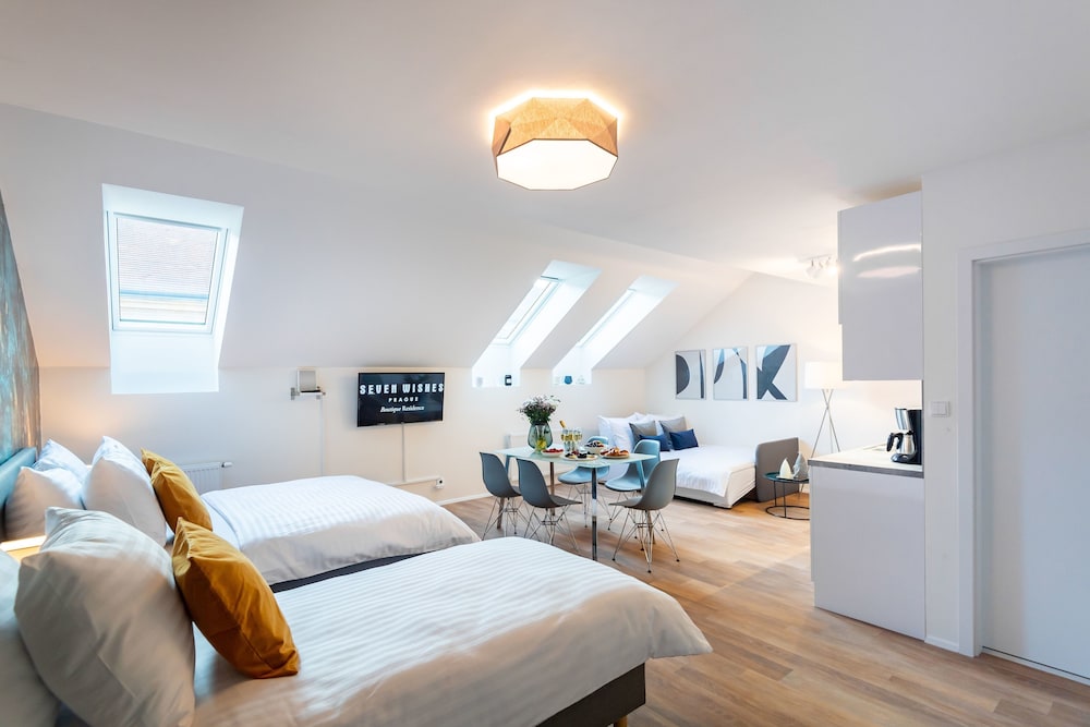 Luxury Apartment, Multiple Beds thumbnail 5