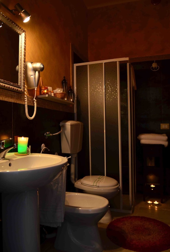 Double Room - Photo 7