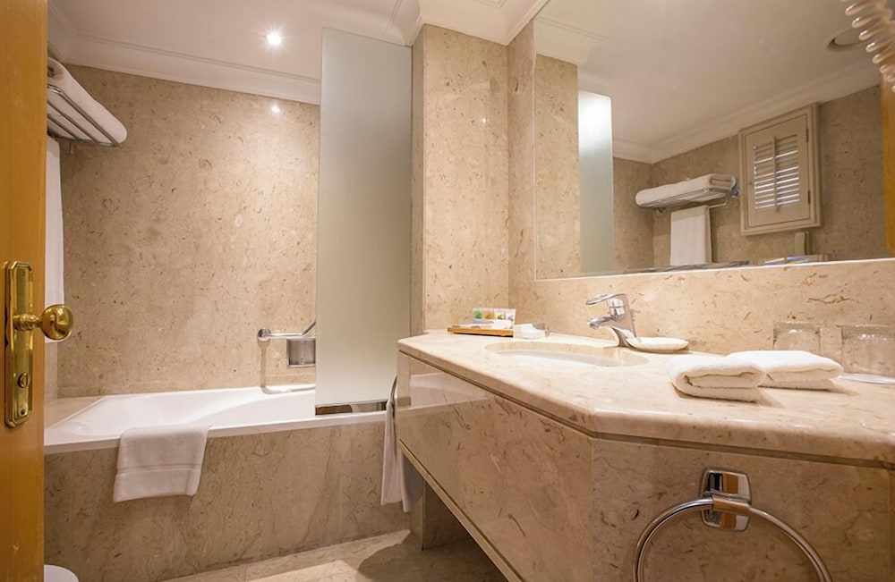 Presidential Suite thumbnail 5