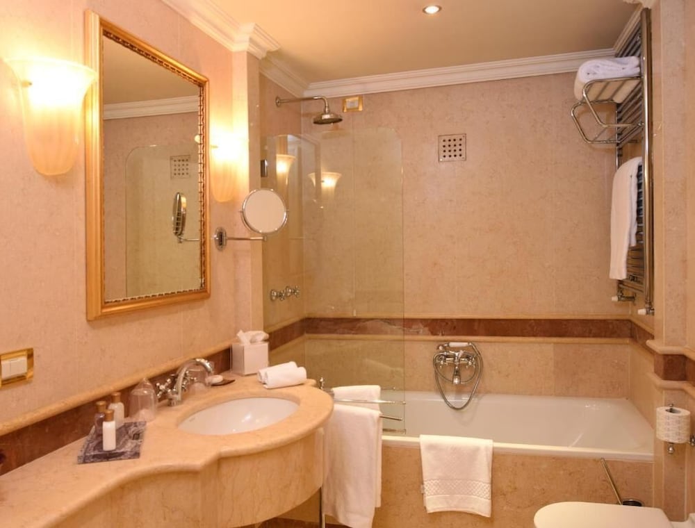 Deluxe Double or Twin Room, Canal View