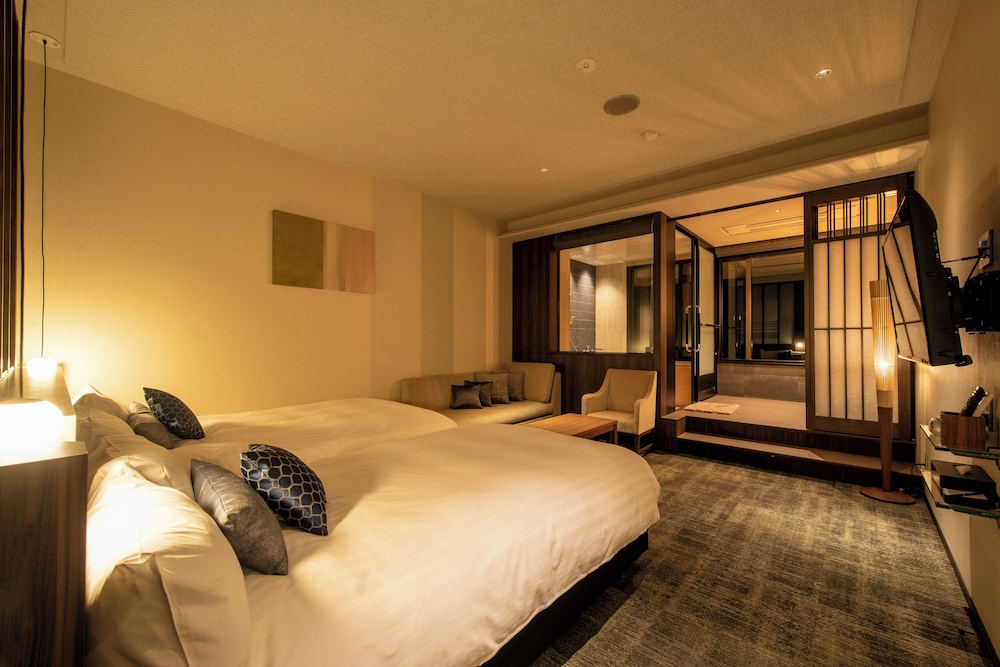Deluxe Twin Room with Cypress Onsen View Bath - Non-Smoking