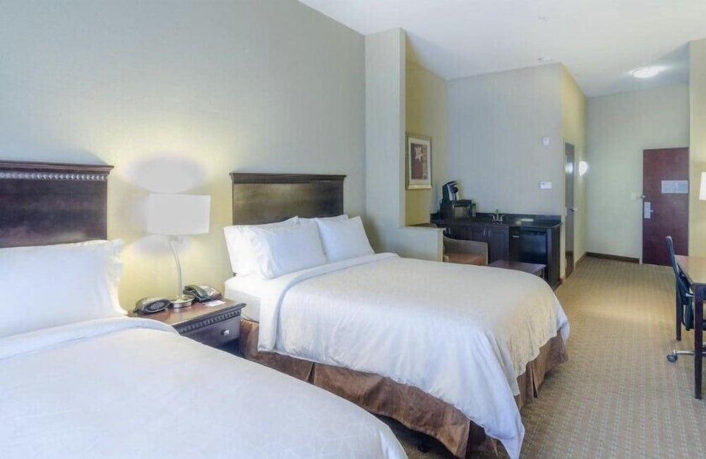 Suite, Multiple Beds, Non Smoking - Photo 3