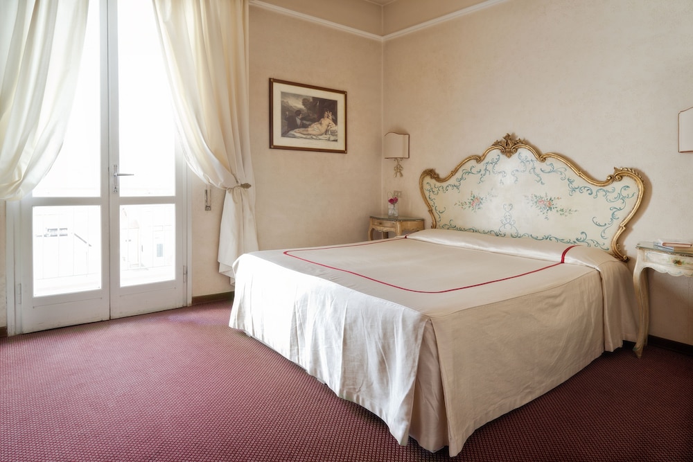 Standard Double or Twin Room - Photo 2