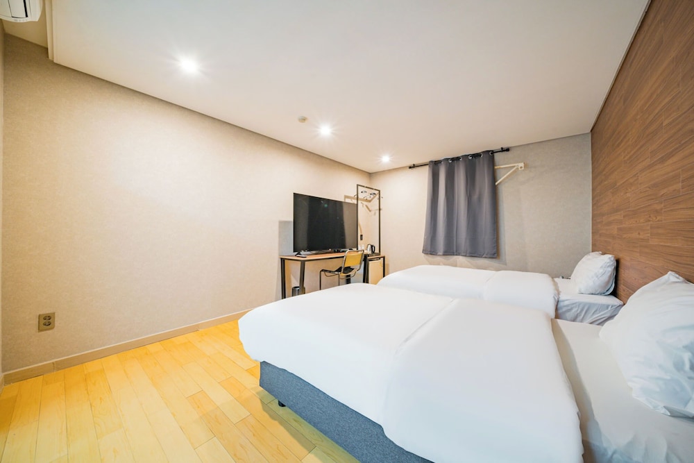 Luxury Twin Room, 2 Twin Beds - Photo 12