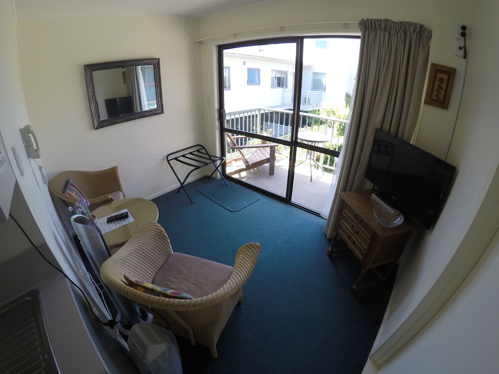 Basic Double Room, 1 Queen Bed, Kitchen, Mountainside photo 3