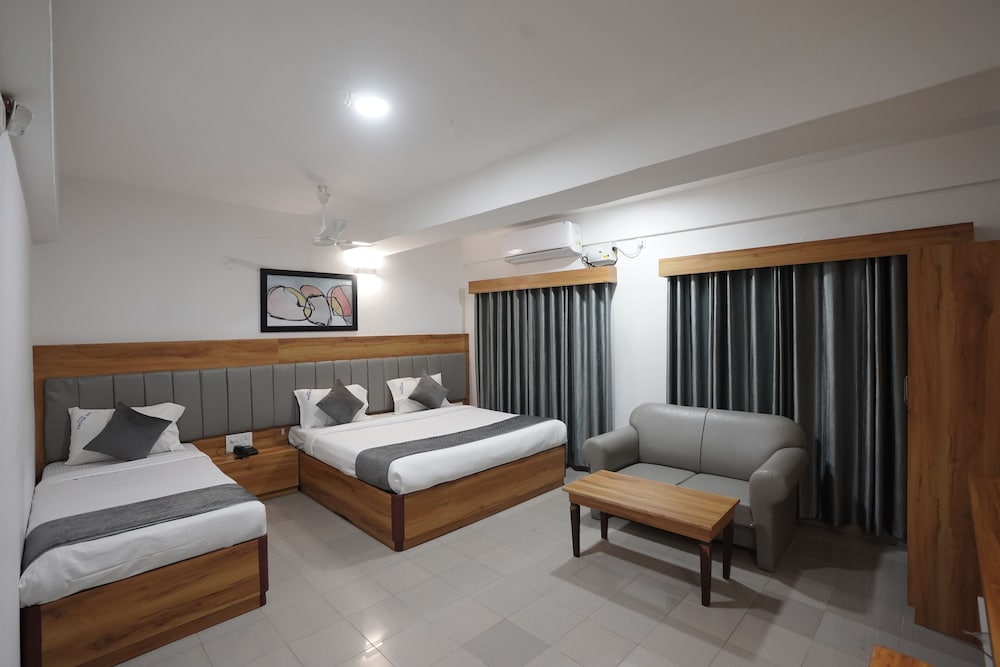 Deluxe Triple Room (Non AC) photo 3