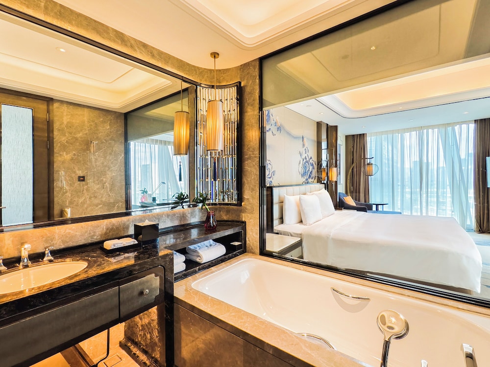 Superior Double Room, City View photo 3