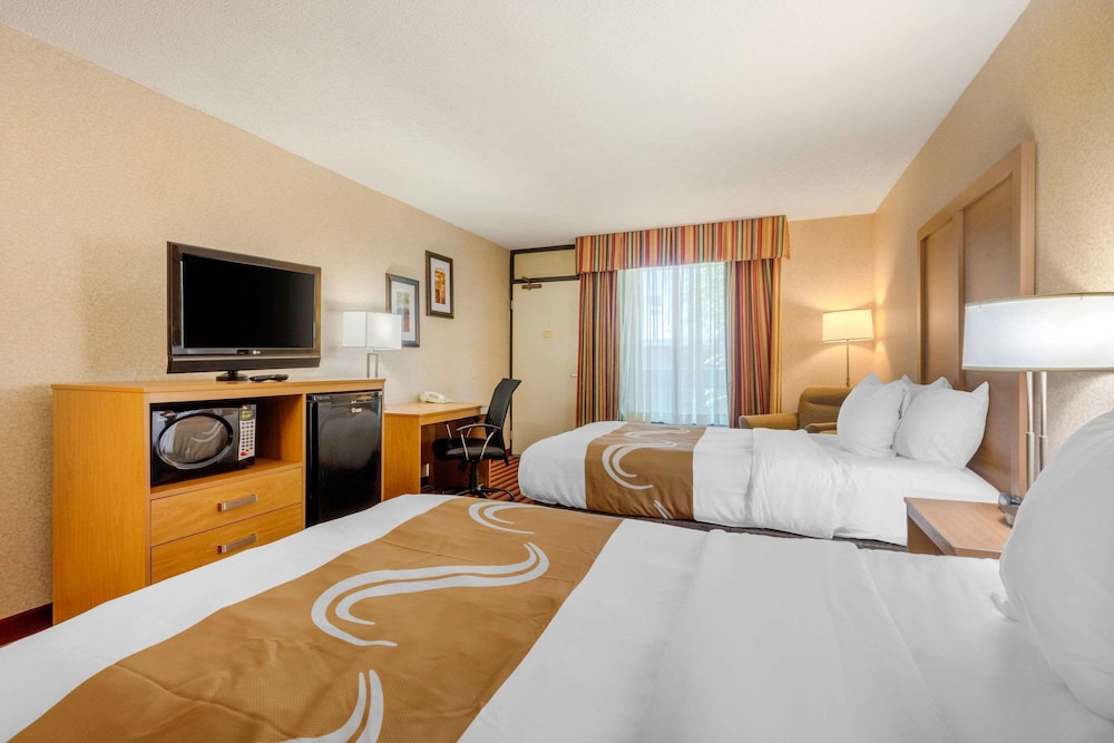 Room, 2 Queen Beds, Smoking - Photo 2