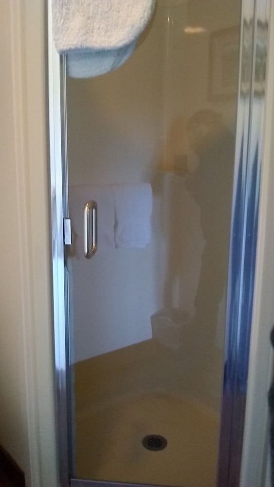 Queen Tub room (No Pets) photo 2