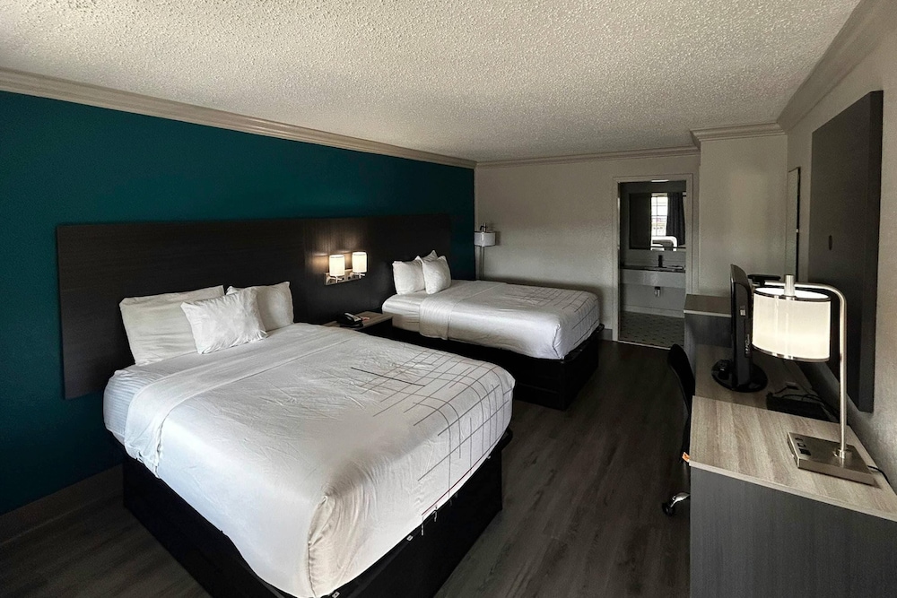 Room, 2 Double Beds, Accessible, Non Smoking photo 3