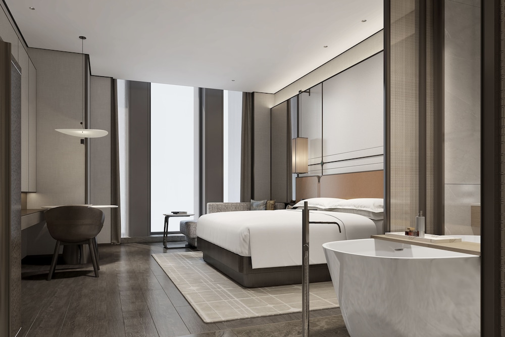 Executive Suite, 1 King Bed - Photo 2