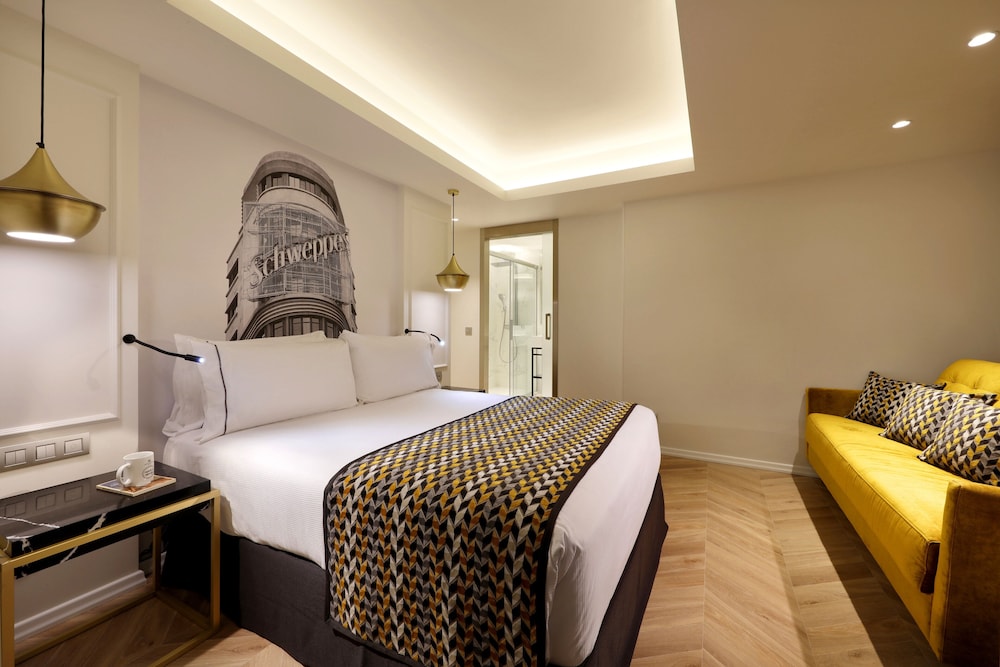 Double or Twin Room thumbnail 6