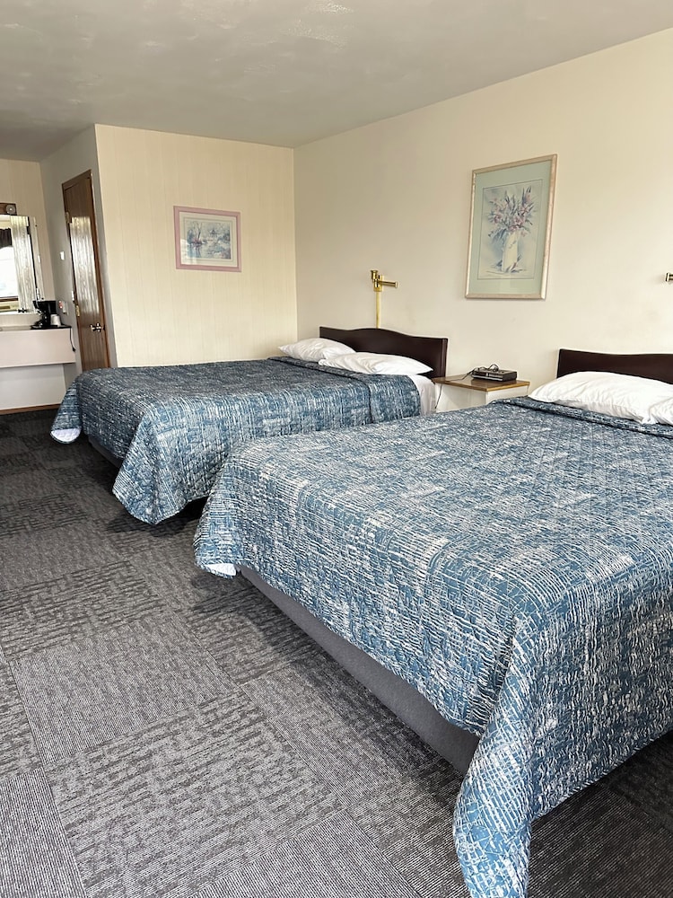 Standard Room, 2 Queen Beds photo 1