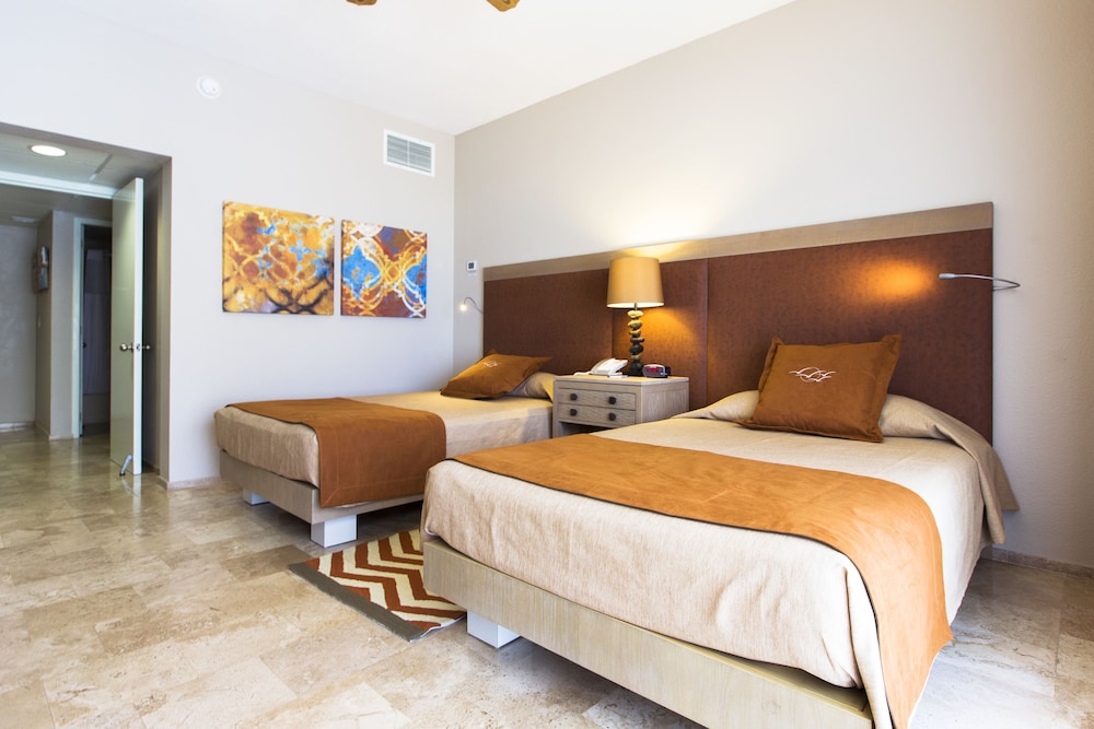 Junior Suite, 2 Double Beds, Ocean View - Photo 3