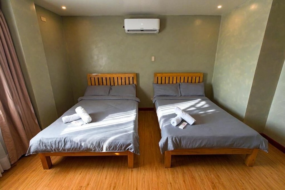 Family Room, Ensuite photo 2