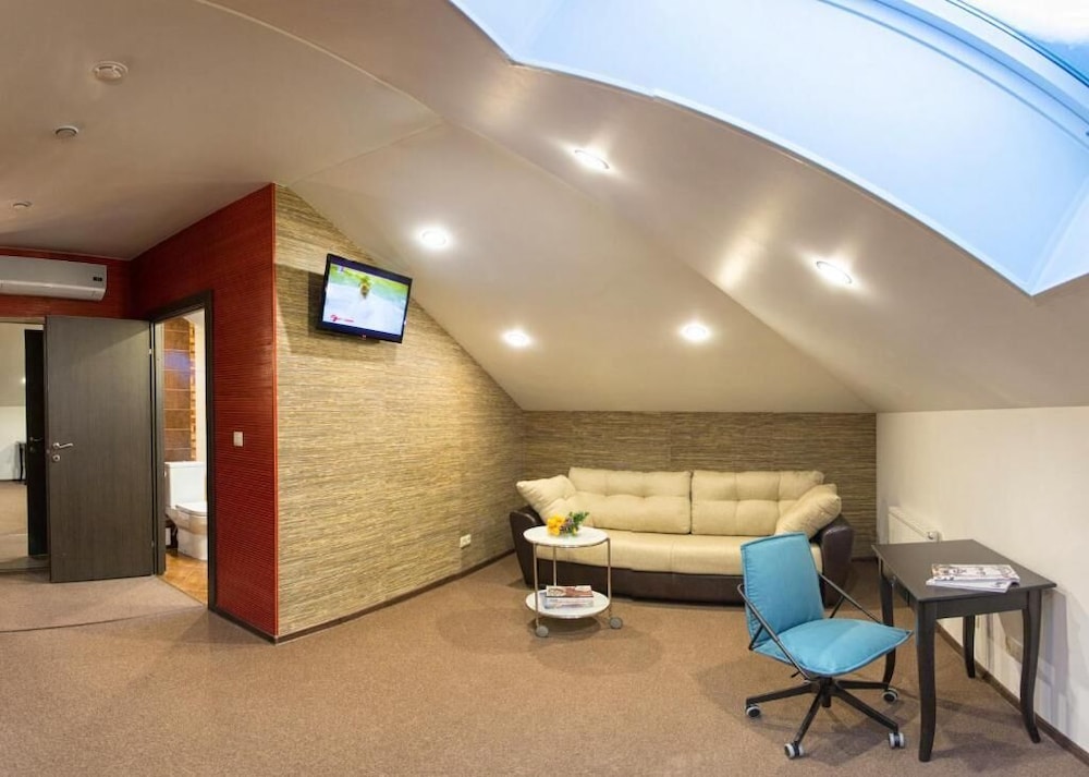 Suite (Attic) photo 3